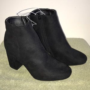 NWOT Diba Black Faux Suede Booties